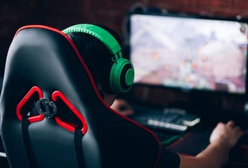 survey finds over 30 of youths frequently or sometimes play online games with strangers