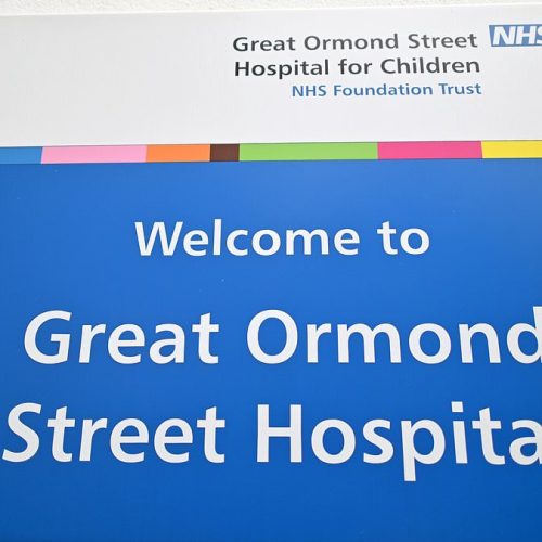 door to door fundraisers for great ormond street hospital pretended to cry to pressure people to
