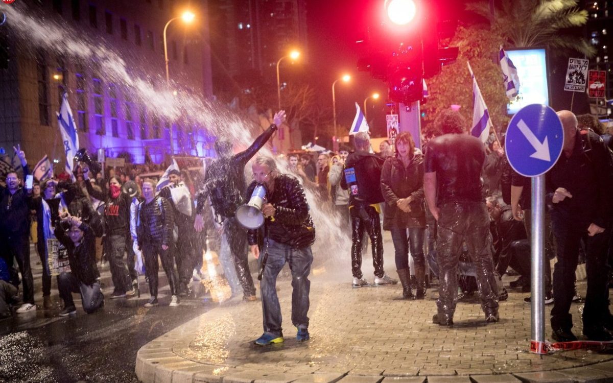 Israeli Police Use Water Cannon At Anti-Netanyahu Protest – Iran Front Page